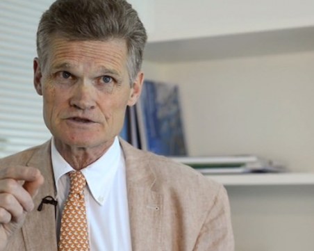 Създателят на Оксфордската ваксина очаква нормалният живот да се върне до Великден