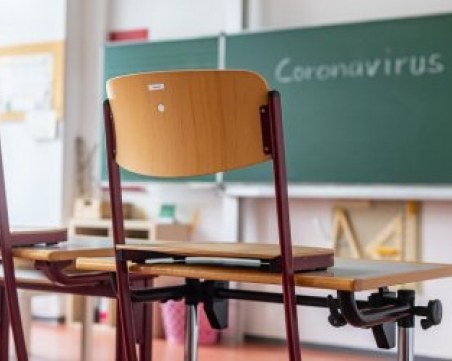 Учениците от 6-ти клас в София също минават онлайн