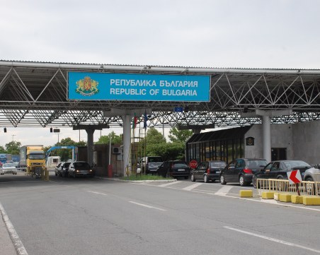 Българите в Гърция могат да се приберат без удостоверение и с автобус