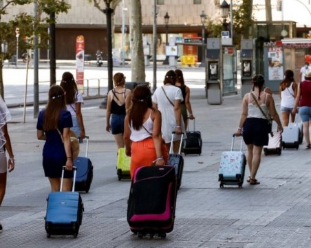 Българите влизат в Испания със задължителен отрицателен PCR тест