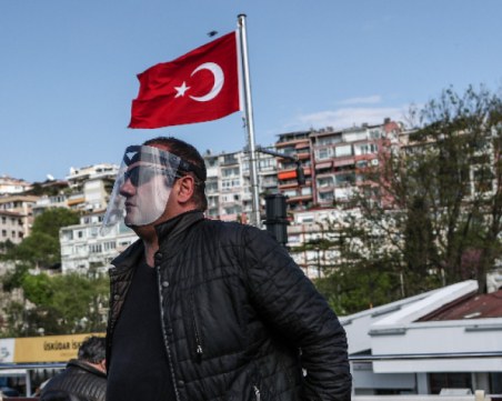 Турция забранява пушенето на открито