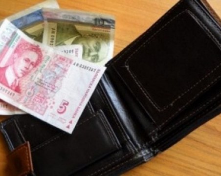 Крадец задигна портфейла на мъж край Пловдив, източи му картите