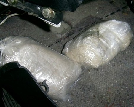 Пловдивчанки спипани с над 1 кг.хероин на границата с Труция, скрили го в дрехите