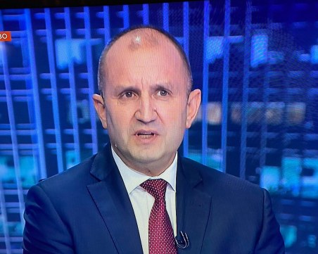 Президентът: Правителството бяга след кризата и ръси пари на посоки