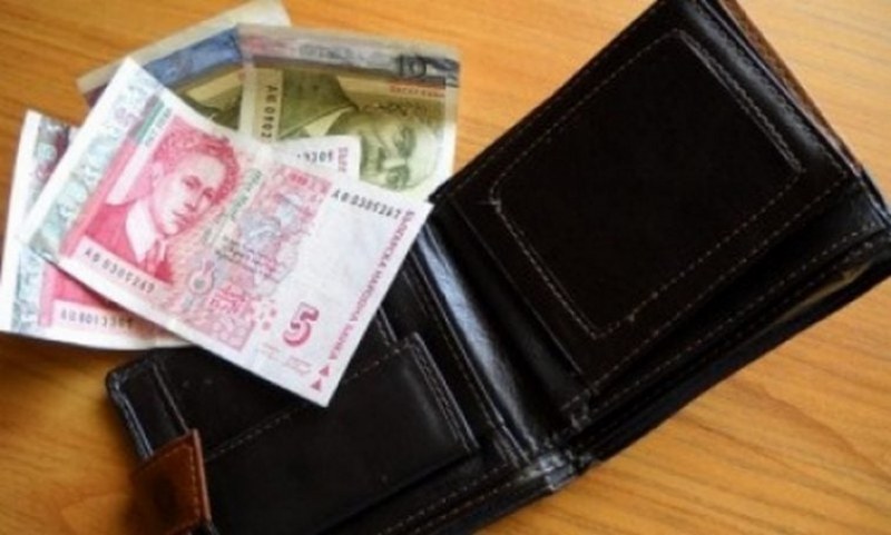 Крадец задигна портфейла на мъж край Пловдив, източи му картите