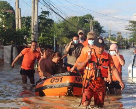 53 души загинаха при тайфуна Вамко, 24 общини - под вода