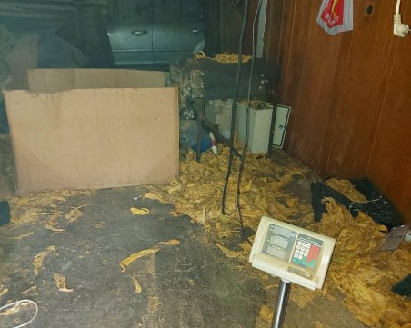 Арестуваха 27-годишен в Пловдив, разбиха цех за тютюн