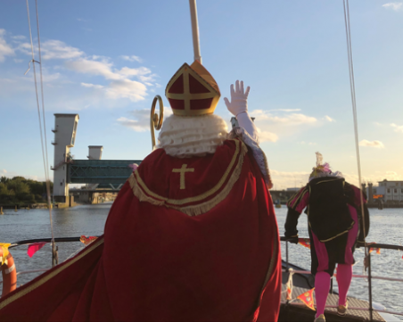 Дядо Коледа пристигна в Нидерландия, но без официално посрещане