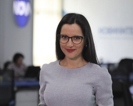 Репортерка се жали в полицията, след като бе уцелена с кен по главата