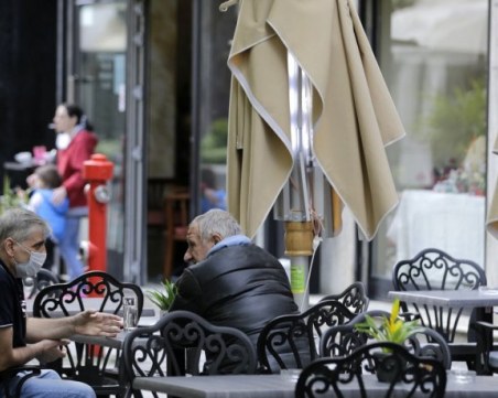 Сърбия също налага вечерен час на кафенета, ресторанти и клубове