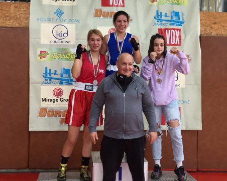 Боксьорка на Първенец с титла от държавното