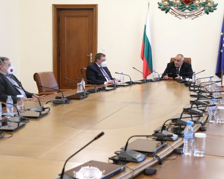 Борисов на среща с щаба: Разчитаме на хората да спазват мерките