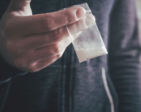 Жена е арестувана с близо 350 гр. кокаин в стомаха на летище в Атина