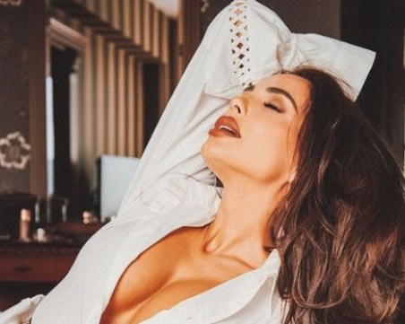 Николета Лозанова публикува провокативна снимка от спалнята