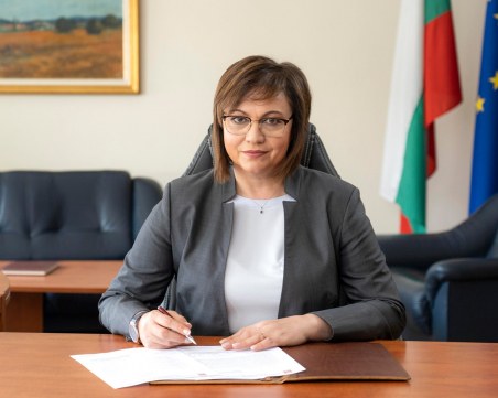 Нинова с отрицателен тест за Covid-19, обеща да стане доброволец в болница