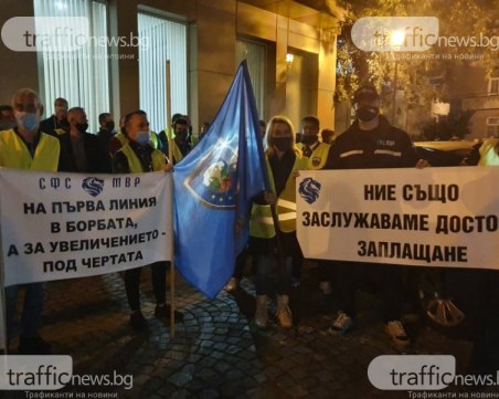 Полицаи на протест пред Народното събрание! Настояват за извинение и по-високи заплати
