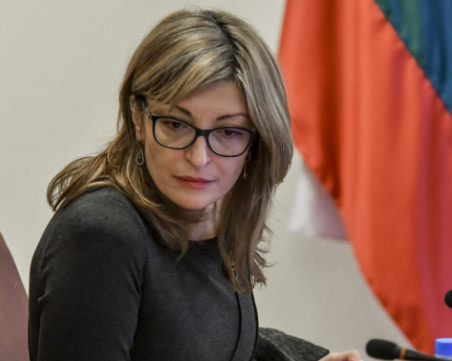Външният министър: Не можем да одобрим преговорната рамка със Северна Македония