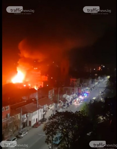 Близо 4 часа пожарникари са се борили с огъня в Столипиново, има изпепелена постройка