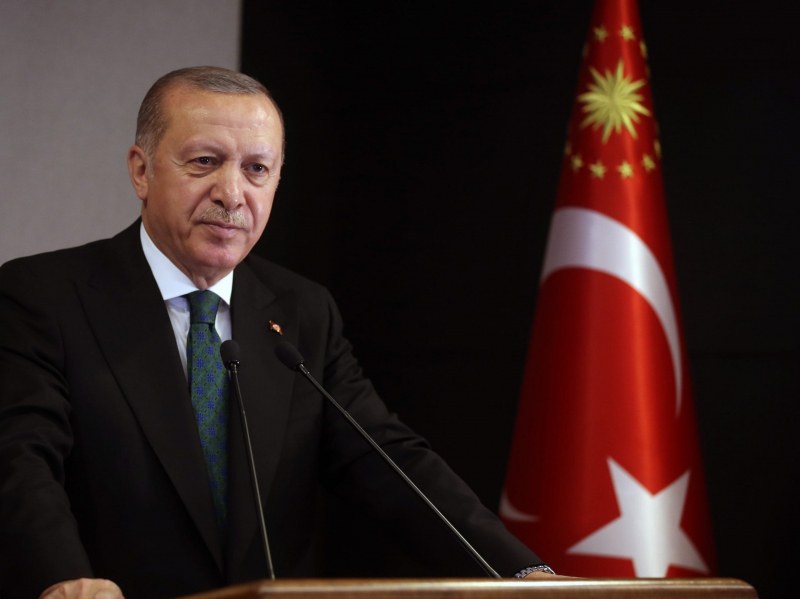 Турция въведе вечерен час, затяга мерките срещу COVID-19