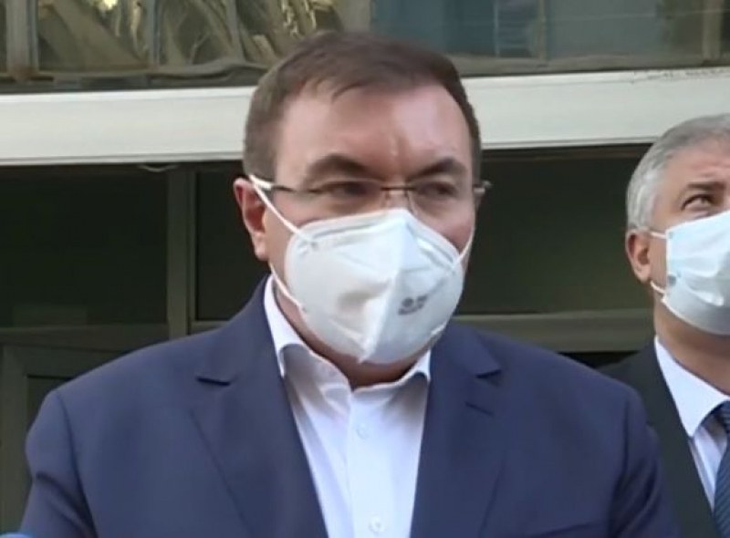 Здравният министър: Правим болници във всеки град без COVID пациенти