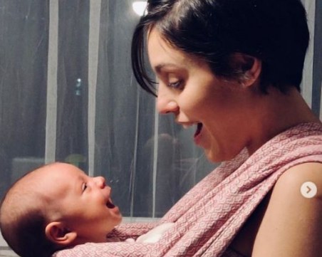 Евелин Костова показа нова визия и разкри името на дъщеря си