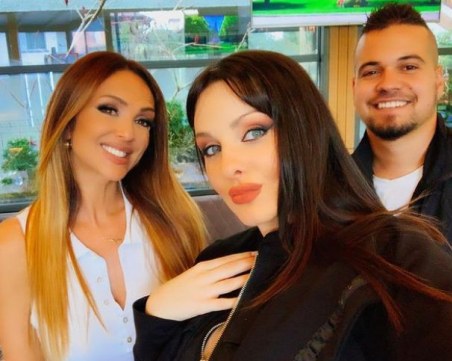 Глория най-накрая одобри гаджето на дъщеря си Симона