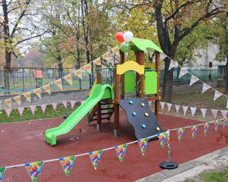 Направиха нова детска площадка към ДГ 