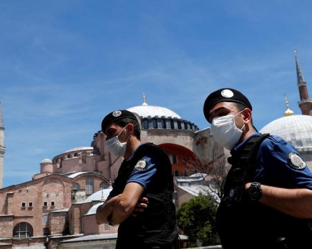 Турция въвежда вечерен час