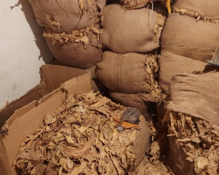 Удар на пловдивската полиция! Разбита е нелегална фабрика за тютюн