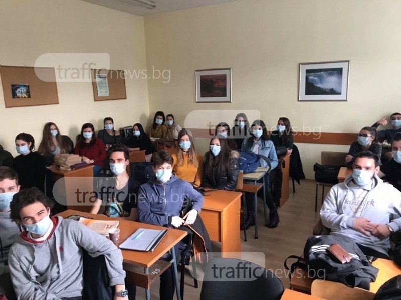 Заповед: Учениците влизат в класните стаи с маски или шлемове