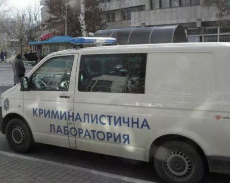 Майка закла двете си невръстни деца в Сандански