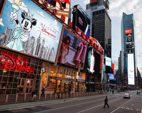 Ню Йорк затваря училищата, за да ограничи разпространението на коронавируса