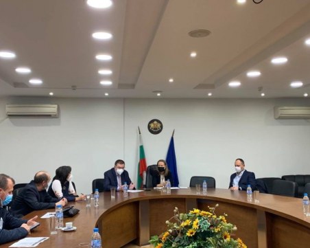 Здравният министър в Пловдив: Лекарите са на предела на силите си, време е да работим всички заедно