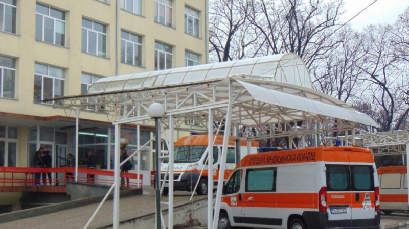Болницата в Пазарджик търси помощ, медицинският персонал не достига