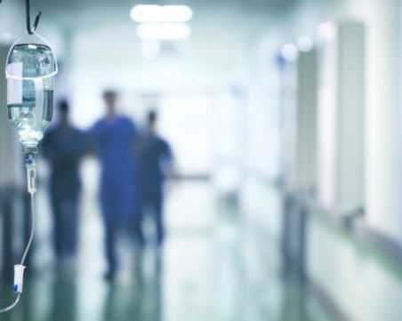 Болните от Covid-19 вече няма да се лекуват задължително в болница