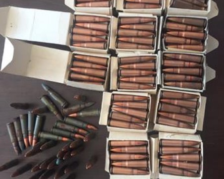 Чужденец си спретна гонка с пловдивски полицаи, спипали го с незаконно оръжие