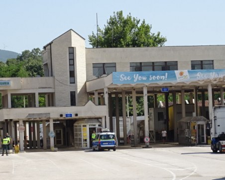 Пускат само с отрицателен бърз тест за COVID-19 в Гърция от България