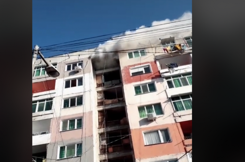 Голям пожар в Столипиново, евакуираха блок