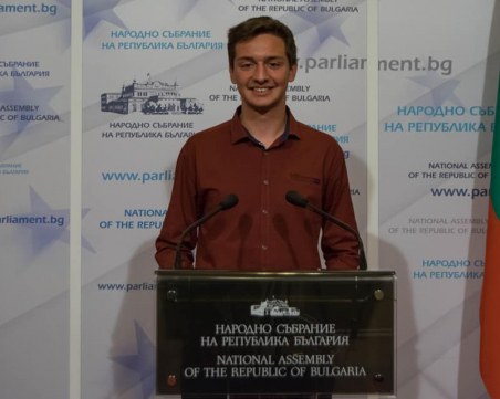 Младата надежда Димитър Фердинандов с остър апел за онлайн обучение!