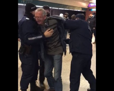 ВИДЕО: Арестуваха мъж, защото няма маска в метрото