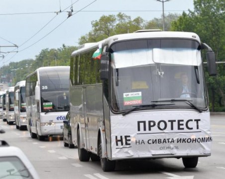 Автобусните превозвачи и такситата излизат на протест! Обявиха се против незаконния превоз