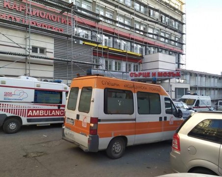 Мъж скочи от осмия етаж на болница в Бургас