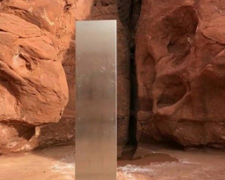 Мистериозен метален монолит е открит насред пустинята в Юта