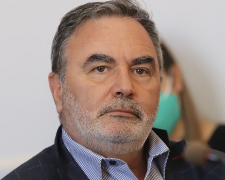 Доц. Кунчев: Търсят се 80 санитари в 