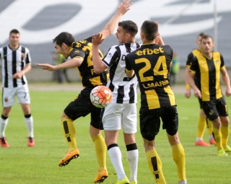 Футболът и спортът продължават без публика, фитнесите – затворени