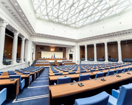 Очаквано: Провал за свикването на ВНС и приемането на нова Конституция