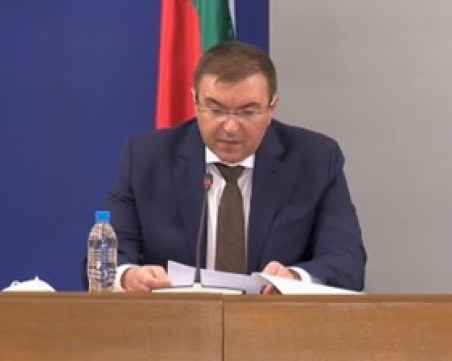 Официално: Затварят детски градини, училища, ресторанти и молове от петък