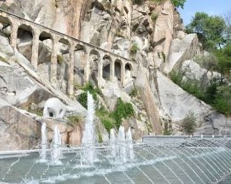 Виадуктите на Бунарджика грейват в оранжево