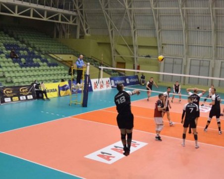 Волейболният Локомотив се справи бързо със Славия