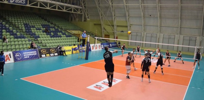 Волейболният Локомотив се справи бързо със Славия